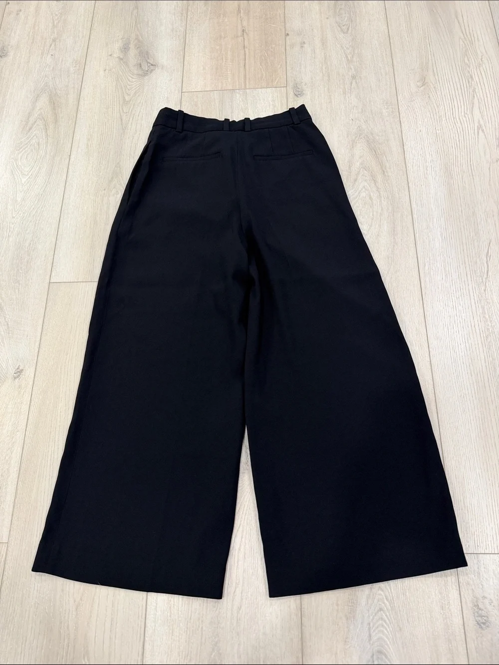 Aritzia Babaton Black Wide Leg Cropped Culotte Pants Size 4 - Picture 4 of 4